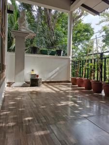 Rõdu või terrass majutusasutuses Wake Up Weligama