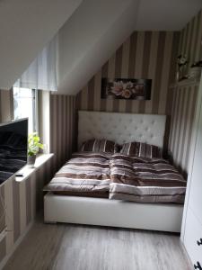 En eller flere senge i et værelse på Ferienwohnung Schlaubetal Müllrose 2