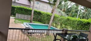 Samutra Residences内部或周边的泳池