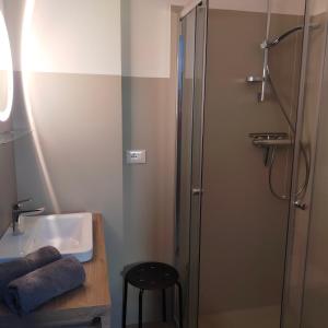 A bathroom at Ca`Rosei