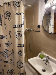 a bathroom with a shower curtain and a sink at El balcón de Reznos, Soria in Soria