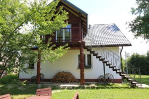 a house with a staircase leading up to it at Astroturystyka BYSTRE 2 in Bystre