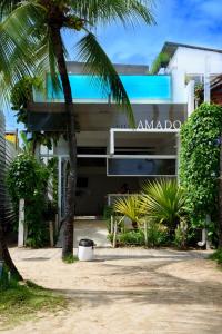 Villa Amado في مورو دي ساو باولو: مبنى امامه نخله