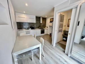 Zdjęcie z galerii obiektu [Abstract house] Design home in center of Turin w Turynie