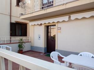 a balcony with a table and chairs and a door at Casa Cecilia in Gallico Marina