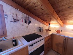 Kuchyňa alebo kuchynka v ubytovaní Loft apartment 20m from sea