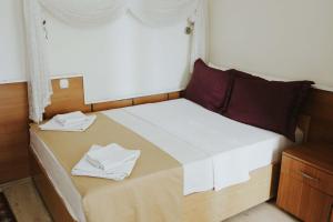 Postel nebo postele na pokoji v ubytování Kervansaray Hotel