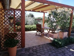 Galeriebild der Unterkunft Casa Mirelia - Holiday home for two with garden and whirlpool in Kaštelir