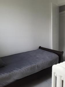 A bed or beds in a room at Cool 3 BR for U Near Manhattan View, 15 Min to NYC