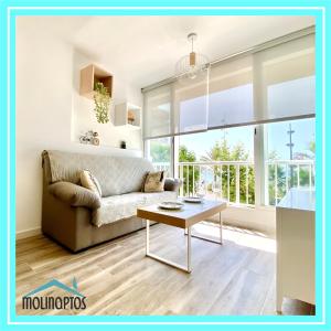 A seating area at Estudio 31 Frente al Mar by Molinaptos