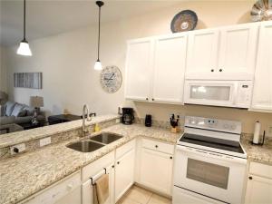 Nhà bếp/bếp nhỏ tại Hidden Oasis near Orlando, Disney, etc. +72 ảnh