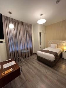 Postel nebo postele na pokoji v ubytování LimaQ Hotel