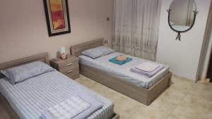 Fotografia z galérie ubytovania Airport's Close, Cozy Flat for 6 Persons v destinácii Markopoulon