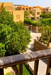 - Balcón con vistas a la ciudad en South Marina Apartment Wi-Fi available, en Hurghada