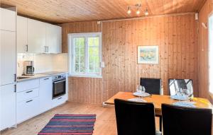 Kuchyň nebo kuchyňský kout v ubytování Gorgeous Home In Farsund With Kitchen
