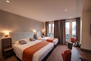 Кровать или кровати в номере Hôtel Du Midi Paris Montparnasse