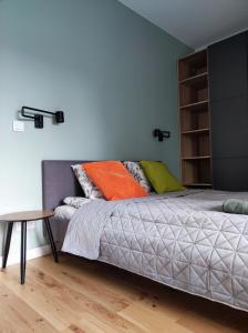 Cama ou camas em um quarto em Bohema Praga Apartments, Metro Szwedzka, near Old Town