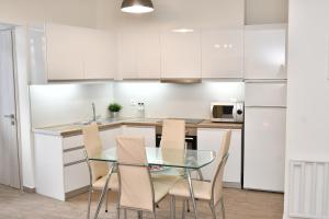 Кухня или мини-кухня в Michaela's guesthouse
