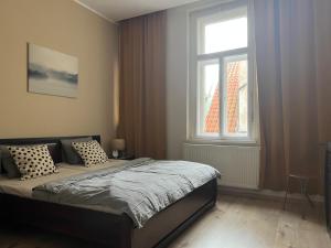 Posteľ alebo postele v izbe v ubytovaní Old Town Square Apartments