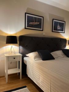 Łóżko lub łóżka w pokoju w obiekcie Apartman Yacht