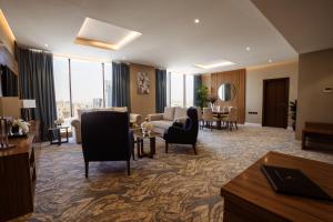 TV a/nebo společenská místnost v ubytování Cantonal Hotel by Warwick