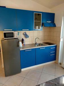 Kuchyňa alebo kuchynka v ubytovaní Apartments MARKO-Sevid-20m from the beach