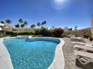 The swimming pool at or close to Florida Ocean View Gigantes
