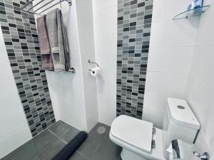 A bathroom at Florida Ocean View Gigantes