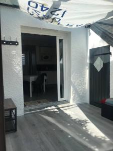Fotografia z galérie ubytovania Petite maison avec piscine à 500m de la plage v destinácii Guidel