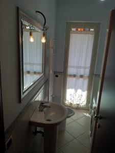 Ett badrum på Casa monte cimino
