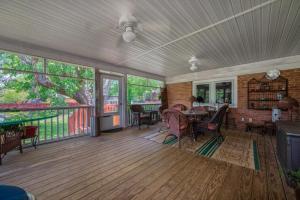 a screened in porch with a table and chairs at HOLIDAY HOME 5 BR 3 BA Near Beaches and Venues in Hampton