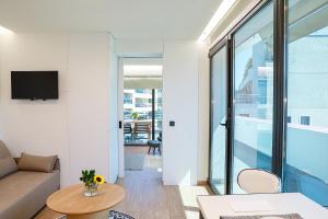 Televízia a/alebo spoločenská miestnosť v ubytovaní The First Key Luxury & small apartment in the center of Xanthi
