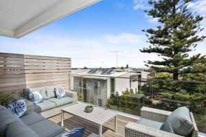 Χώρος καθιστικού στο Beachside Living with Sea Views at the Pines