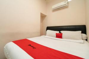 Φωτογραφία από το άλμπουμ του RedDoorz At Fella Homestay Medan σε Medan