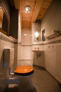 Koupelna v ubytování Exempel Schlafstuben und Quartier Langer Hals + 37 fotografií