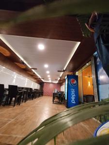 Hotel Geetanjali St Bus Stand Panvel餐厅或其他用餐的地方