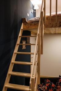 a bunk bed in a room with a ladder at Le Studio Émeraude - Topdestination-Spa in Spa