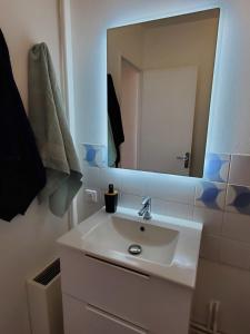 Un baño de Studio avec balcon, vue sur jardins et cathédrale 8 fotos más