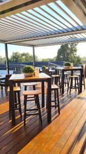 a row of tables and chairs on a deck at The Avenue Inn in Naracoorte