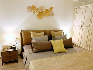 Postel nebo postele na pokoji v ubytování Cheerful Townhouse Center Sitges 5 bedrooms Pool and Terrace