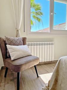 Posezení v ubytování Cheerful Townhouse Center Sitges 5 bedrooms Pool and Terrace