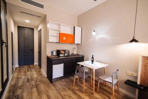 Kuchyň nebo kuchyňský kout v ubytování Wine Rock Hotel
