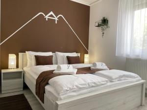 Postel nebo postele na pokoji v ubytování Csatári Ház - Szekszárd