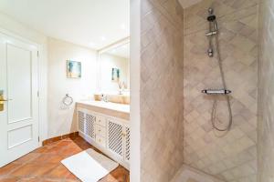 Fotografia z galérie ubytovania 55-Cosy Villa with private Pool in Miraflores, Mijas v destinácii Málaga