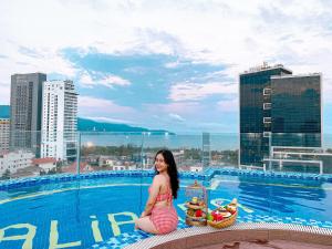 Hồ bơi trong/gần Alibaba Hotel by THG