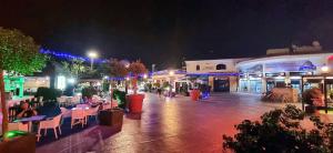 Zdjęcie z galerii obiektu Poolside 2 Bedroom 2 Bathroom Apt, Ultra Fast Wi-Fi & Terrace w mieście Los Alcázares