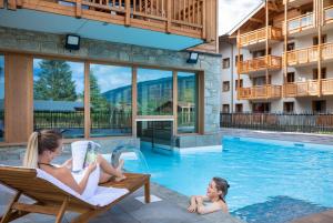 Hồ bơi trong/gần Résidence Club MMV Samoens