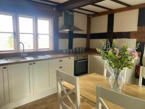 a kitchen that has a table and chairs in it at Alexander Park Golf & Spa Resort B&B in Ledbury