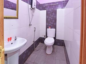 a bathroom with a toilet and a sink at OYO 90561 Awan Biru Motel in Pantai Cenang