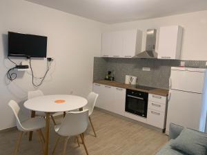 Kuchyň nebo kuchyňský kout v ubytování Apartman Magica